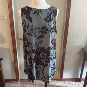 Emerald Sleeveless Floral Tunic - Black and hunter green